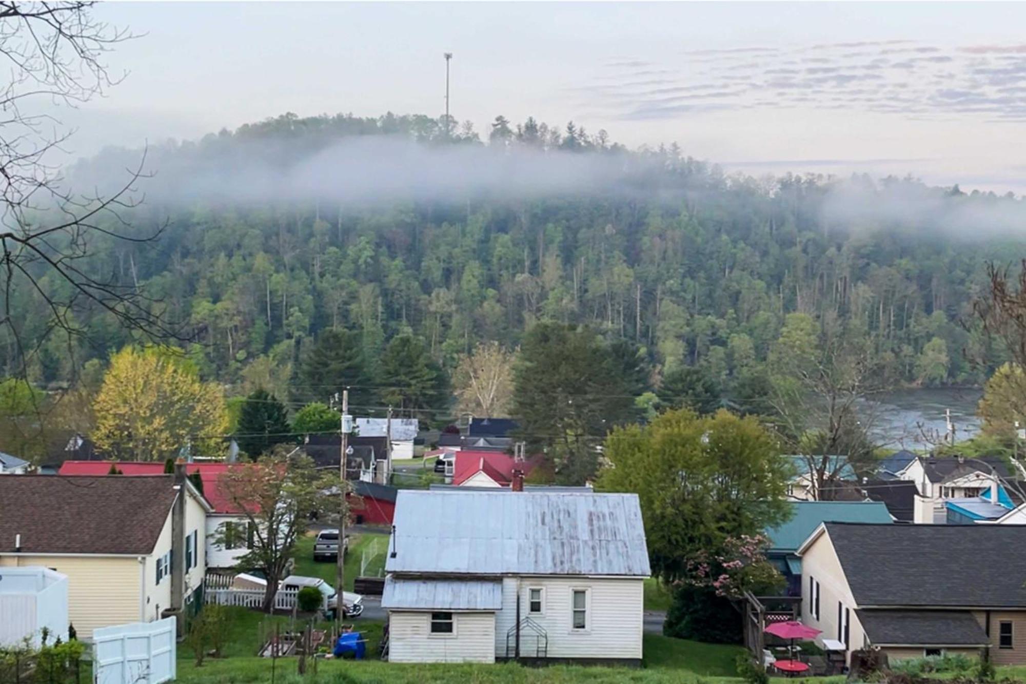 Cozy Fries Escape With Mountain And River Views! Galax المظهر الخارجي الصورة